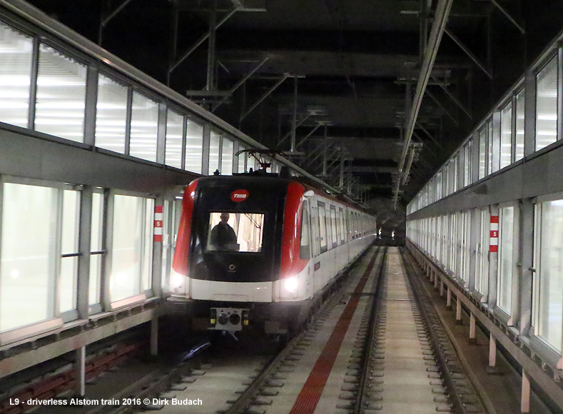 L9-train-in-tunnel.jpg