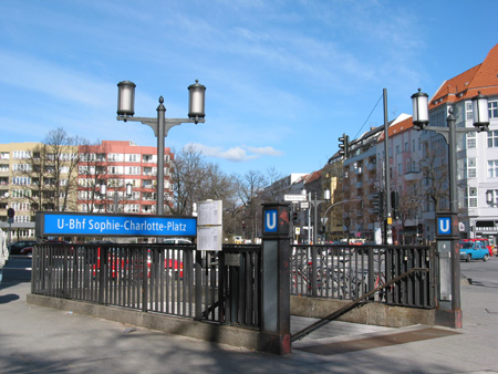 U-Bahnhof Sophie-Charlotte-Platz U2